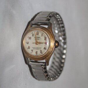 Vintage Ladies Swiss Medana Antimagnetic Water Resistant Classic Watch